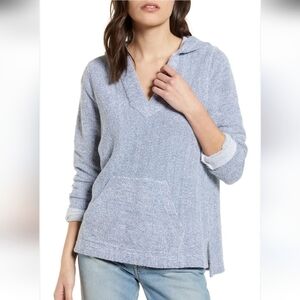 Faherty Women's Black and White V-Neck Sweater